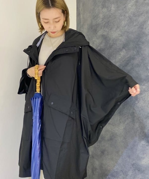丸山 真菜美さんの「BEAMS WOMEN｜Traditional Weatherwear / バンブー ビニール傘」を使ったコーディネート