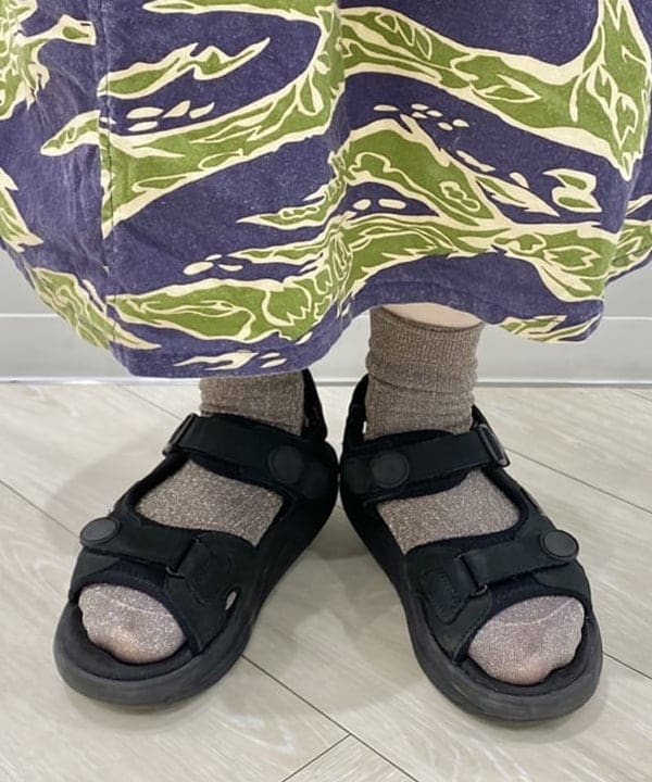 原口 愛さんの「BEAMS WOMEN｜MBT / KISUMU CLASSIC」を使ったコーディネート