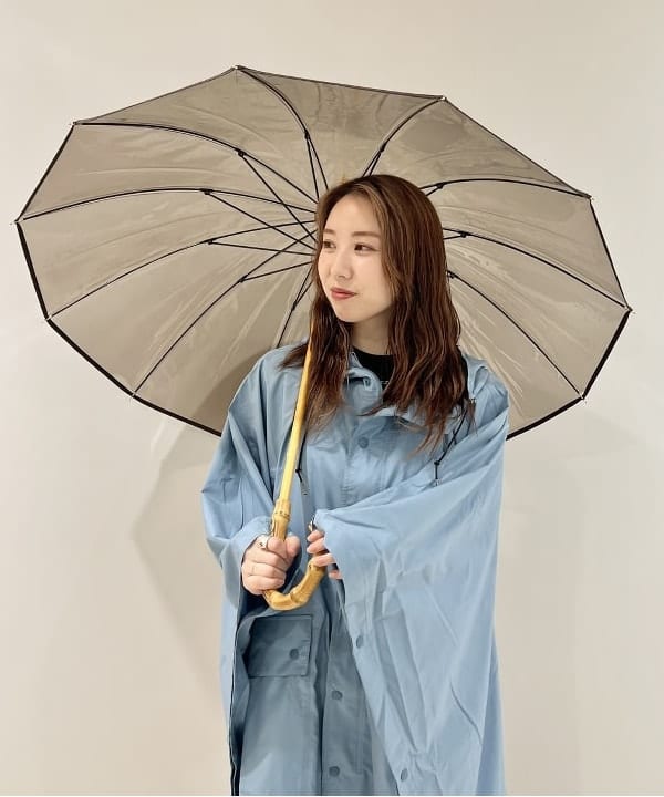 大川 美咲さんの「BEAMS WOMEN｜Traditional Weatherwear / バンブー ビニール傘」を使ったコーディネート