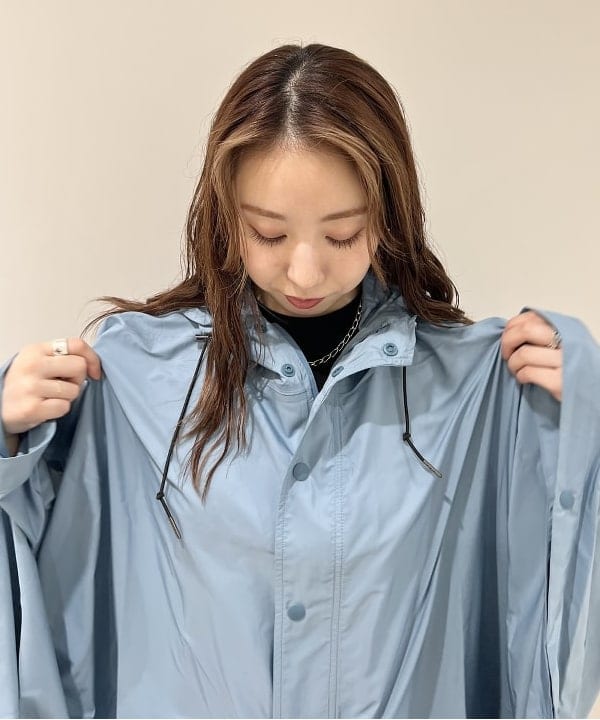 大川 美咲さんの「BEAMS WOMEN｜Traditional Weatherwear / バンブー ビニール傘」を使ったコーディネート