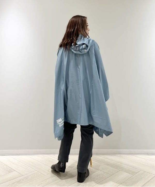 大川 美咲さんの「BEAMS WOMEN｜Traditional Weatherwear / バンブー ビニール傘」を使ったコーディネート