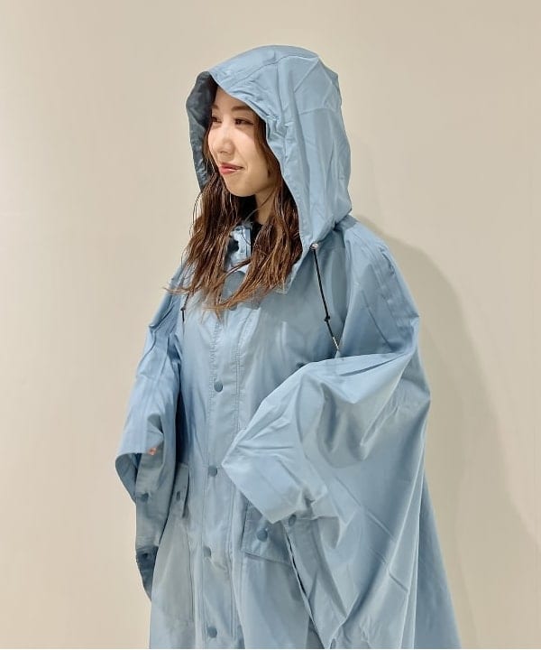 大川 美咲さんの「BEAMS WOMEN｜Traditional Weatherwear / バンブー ビニール傘」を使ったコーディネート