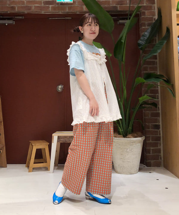 イシイ サオリさんの「BEAMS WOMEN｜BEAMS BOY / カットワーク ノースリーブ ブラウス」を使ったコーディネート