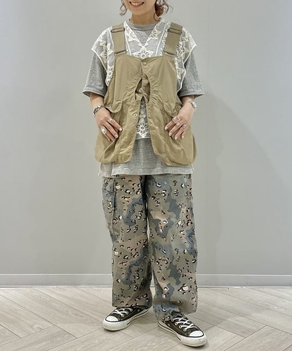 原口 愛さんの「BEAMS WOMEN｜WAREHOUSE & CO. / 別注 ステンシル13 Tシャツ」を使ったコーディネート