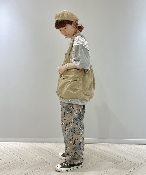 原口 愛さんの「BEAMS WOMEN｜WAREHOUSE & CO. / 別注 ステンシル13 Tシャツ」を使ったコーディネート