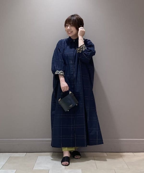 塚越 有紀さんの「BEAMS WOMEN｜ATON / スビンコットン キャップスリーブ Tシャツ」を使ったコーディネート