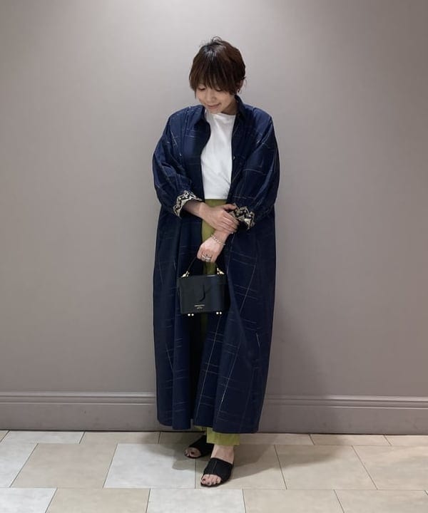 塚越 有紀さんの「BEAMS WOMEN｜ATON / スビンコットン キャップスリーブ Tシャツ」を使ったコーディネート