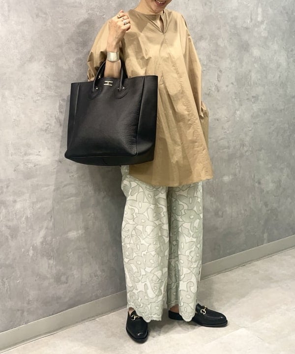 越智 里美さんの「BEAMS WOMEN｜YOUNG&OLSEN / レザートートバッグ M」を使ったコーディネート