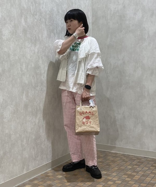 大田 麗未さんの「BEAMS WOMEN｜BEAMS BOY / BBロゴ ショップバック」を使ったコーディネート