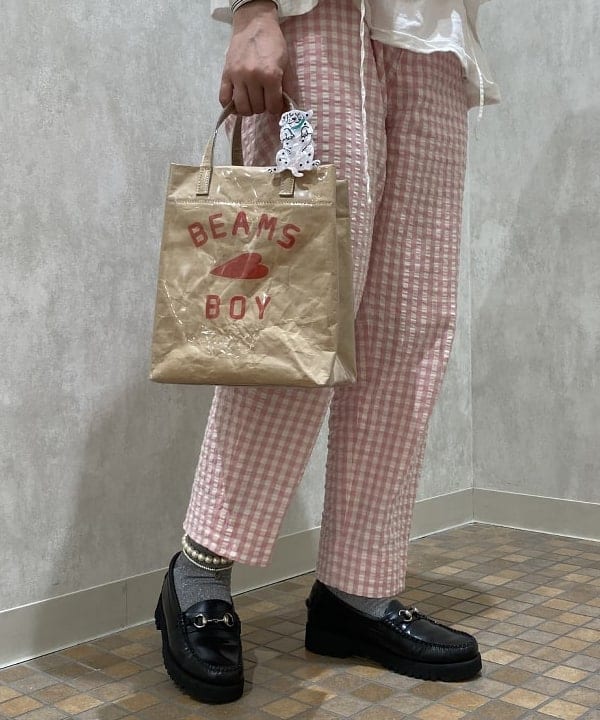 大田 麗未さんの「BEAMS WOMEN｜BEAMS BOY / BBロゴ ショップバック」を使ったコーディネート