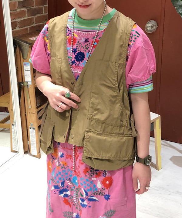 イシイ サオリさんの「BEAMS WOMEN｜BEAMS BOY / ビッグ フィッシングベスト」を使ったコーディネート