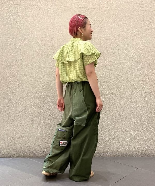 吉田　真実さんの「BEAMS WOMEN｜Ray BEAMS / パイプ フープ ピアス」を使ったコーディネート