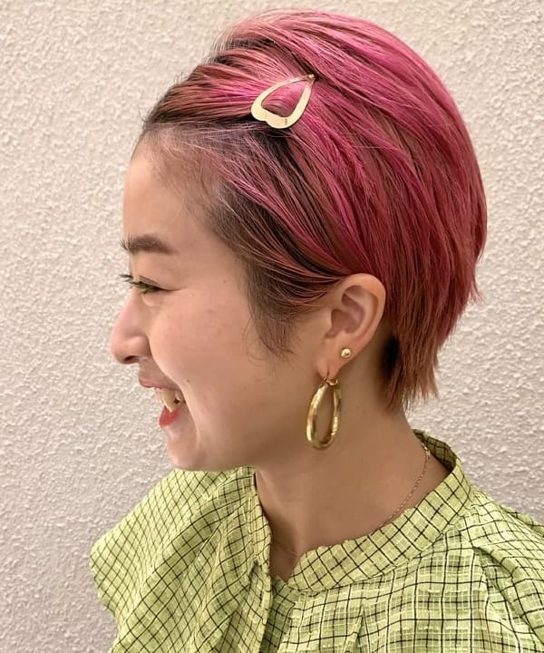 吉田　真実さんの「BEAMS WOMEN｜Ray BEAMS / パイプ フープ ピアス」を使ったコーディネート