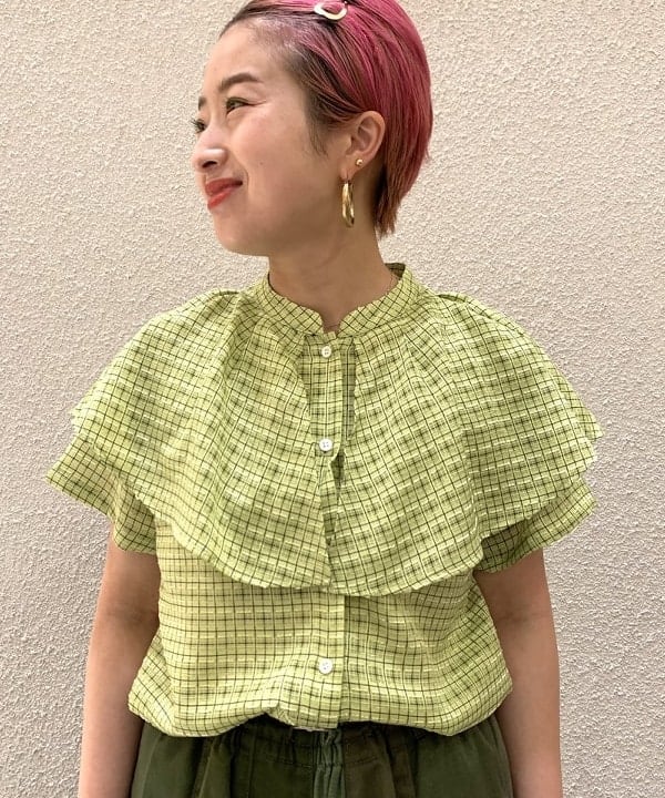 吉田　真実さんの「BEAMS WOMEN｜Ray BEAMS / パイプ フープ ピアス」を使ったコーディネート