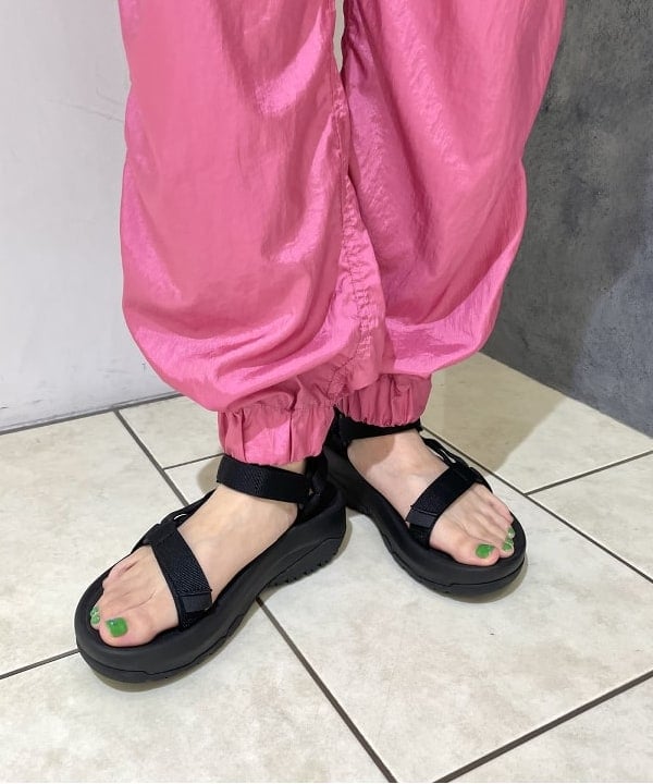 シマダリツコさんの「BEAMS WOMEN｜TEVA / HURRICANE XLT2 AMPSOLE」を使ったコーディネート