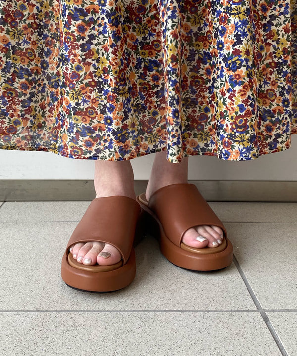 asamiさんの「BEAMS WOMEN｜ATP atelier / PACCI スムースレザー サンダル」を使ったコーディネート