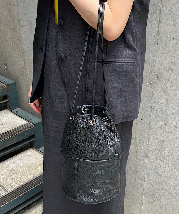 shibataさんの「BEAMS WOMEN｜les bon bon / ヴィクトリア ネックレス ゴールド」を使ったコーディネート