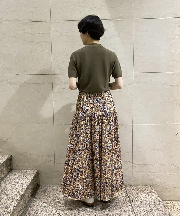 AOYAGIさんの「BEAMS WOMEN｜Demi-Luxe BEAMS / フラワープリント ギャザースカート」を使ったコーディネート