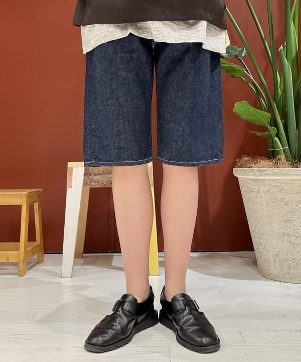 ミナミマリコさんの「BEAMS WOMEN｜WAREHOUSE & CO. / 別注 ステンシル13 Tシャツ」を使ったコーディネート