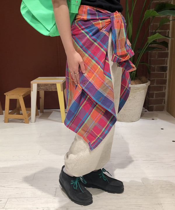 イシイ サオリさんの「BEAMS WOMEN｜NEW ERA &times; BEAMS BOY / 別注 MLB Tシャツ」を使ったコーディネート