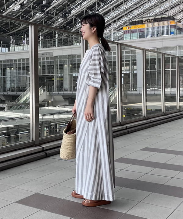 蒲原 捺美さんの「BEAMS WOMEN｜Demi-Luxe BEAMS / コットンリネン ワンピース」を使ったコーディネート