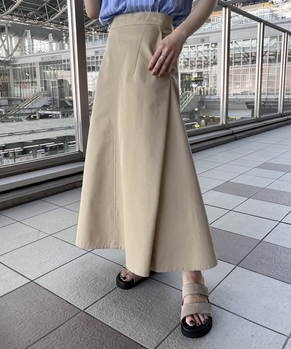 蒲原 捺美さんの「BEAMS WOMEN｜Demi-Luxe BEAMS / シャンブレー フレアスカート」を使ったコーディネート