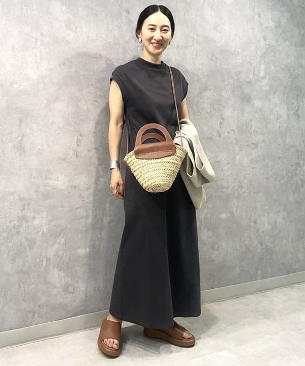 越智 里美さんの「BEAMS WOMEN｜ATP atelier / PACCI スムースレザー サンダル」を使ったコーディネート