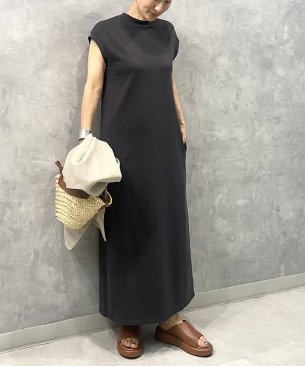 越智 里美さんの「BEAMS WOMEN｜ATP atelier / PACCI スムースレザー サンダル」を使ったコーディネート