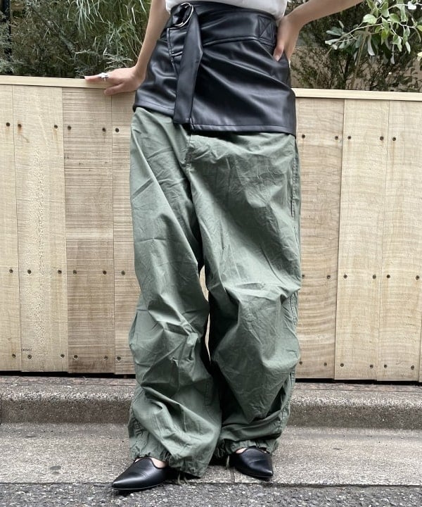 ハルキ　モモナさんの「BEAMS WOMEN｜BEAMS BOY / US ARMY オーバー パンツ」を使ったコーディネート