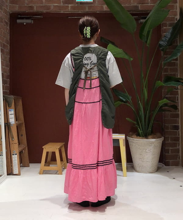 イシイ サオリさんの「BEAMS WOMEN｜BEAMS BOY / E-1 ラジオ ベスト」を使ったコーディネート