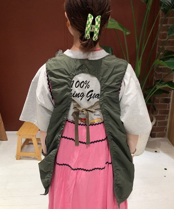 イシイ サオリさんの「BEAMS WOMEN｜BEAMS BOY / E-1 ラジオ ベスト」を使ったコーディネート