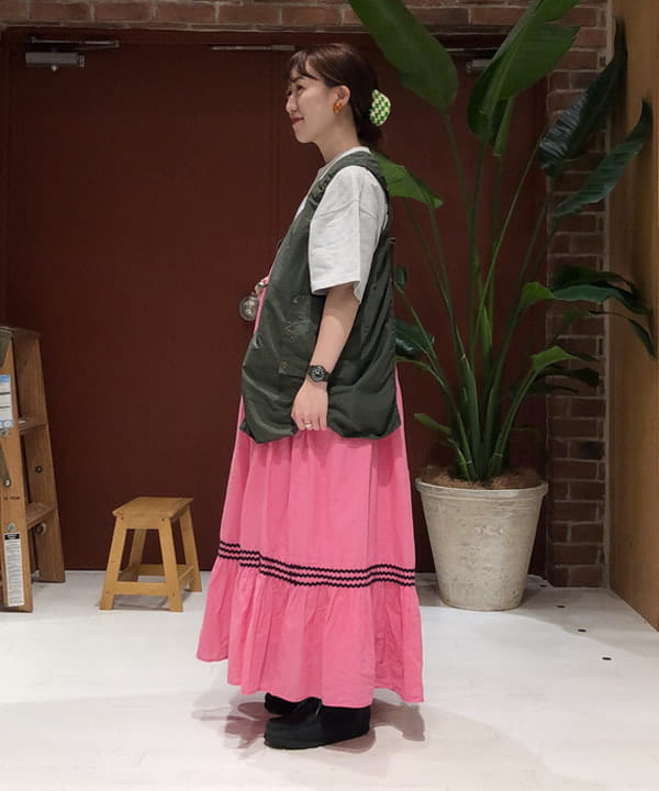 イシイ サオリさんの「BEAMS WOMEN｜BEAMS BOY / E-1 ラジオ ベスト」を使ったコーディネート