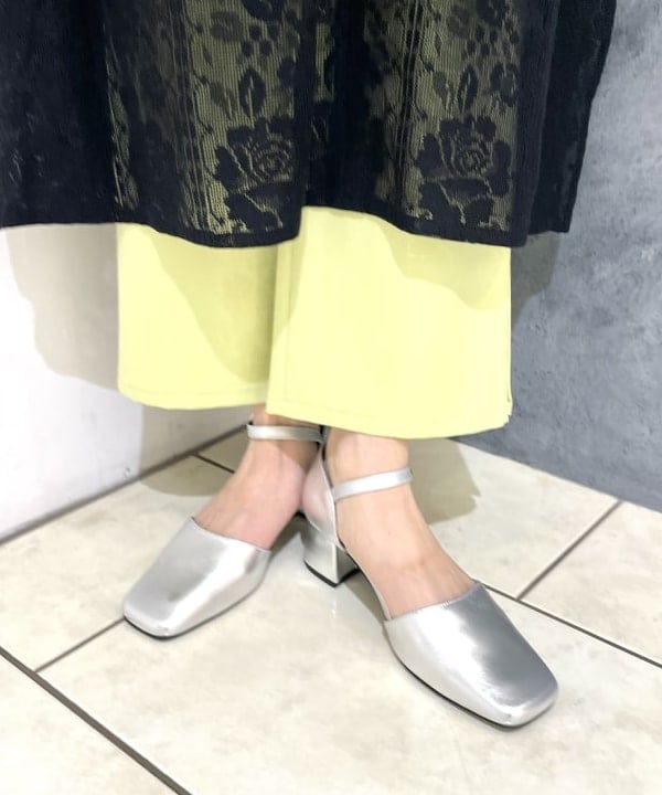 シマダリツコさんの「BEAMS WOMEN｜Ray BEAMS / アンクルストラップ パンプス」を使ったコーディネート