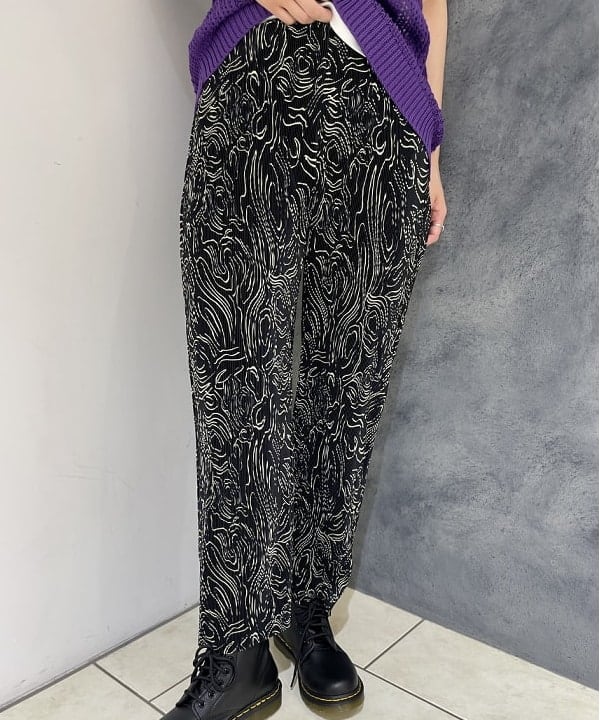 シマダリツコさんの「BEAMS WOMEN｜▲Dr.Martens / PASCAL 8ホール ブーツ」を使ったコーディネート