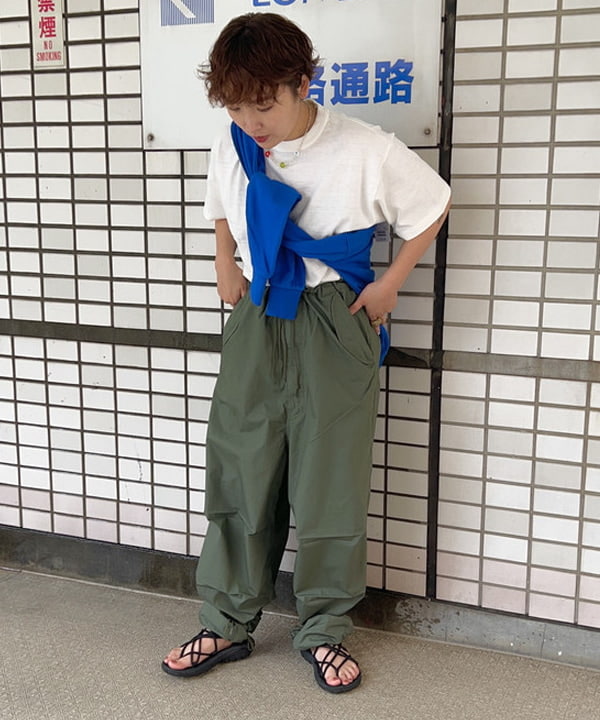 朱華さんの「BEAMS WOMEN｜WAREHOUSE & CO. / 別注 ステンシル13 Tシャツ」を使ったコーディネート