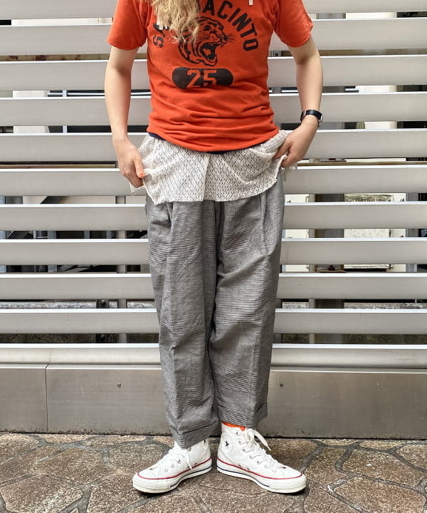 EMORIさんの「BEAMS WOMEN｜BEAMS BOY/ チェック ワンプリーツ テーパードパンツ」を使ったコーディネート