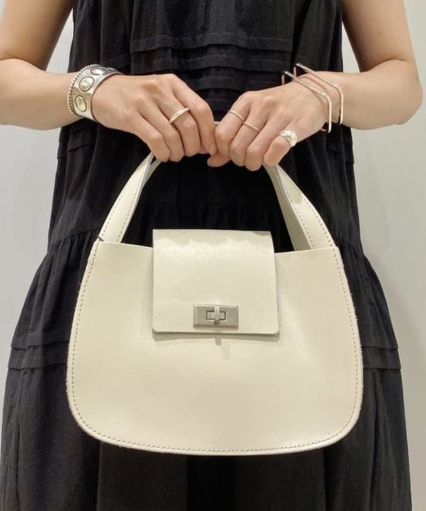 丸山 真菜美さんの「BEAMS WOMEN｜Ray BEAMS / アンクルストラップ パンプス」を使ったコーディネート