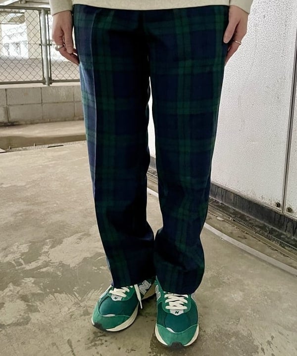 コウリキ　マミさんの「BEAMS WOMEN｜BEAMS BOY / ポリエステル ウール シンチ バック スラックス」を使ったコーディネート