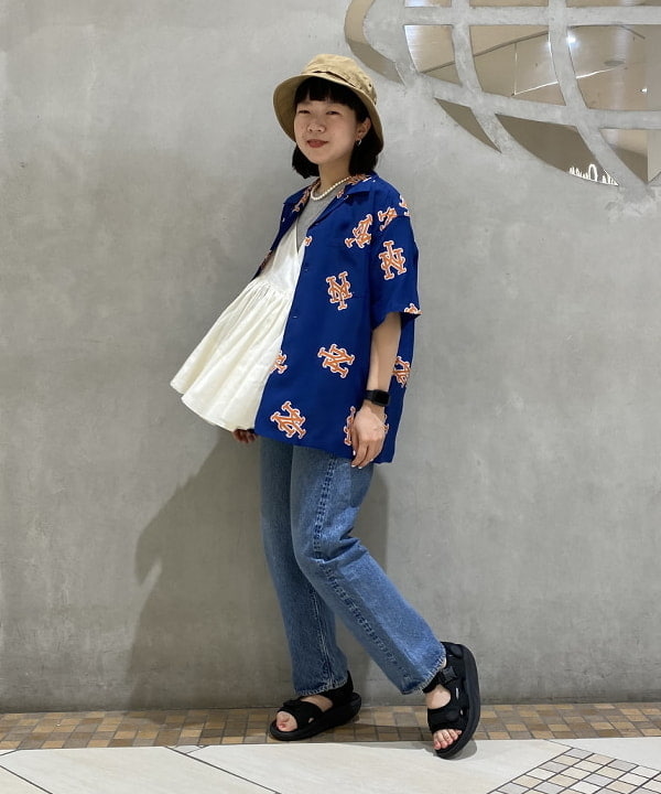 大田 麗未さんの「BEAMS WOMEN｜MBT / KISUMU CLASSIC」を使ったコーディネート