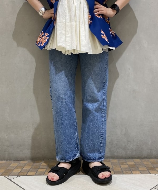 大田 麗未さんの「BEAMS WOMEN｜MBT / KISUMU CLASSIC」を使ったコーディネート