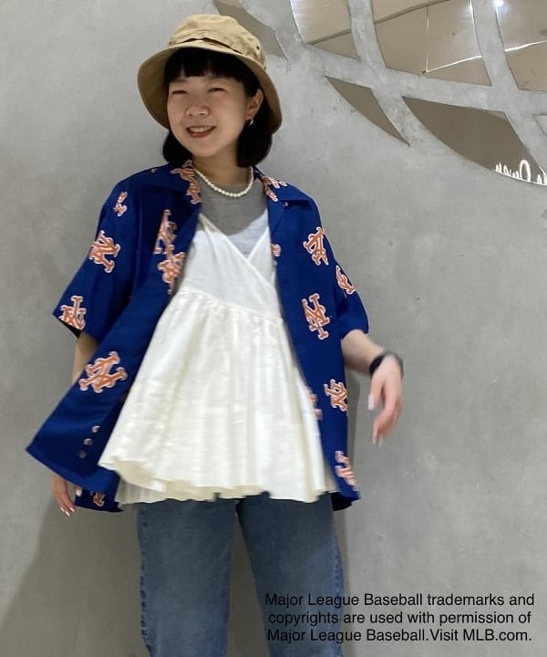 大田 麗未さんの「BEAMS WOMEN｜MBT / KISUMU CLASSIC」を使ったコーディネート