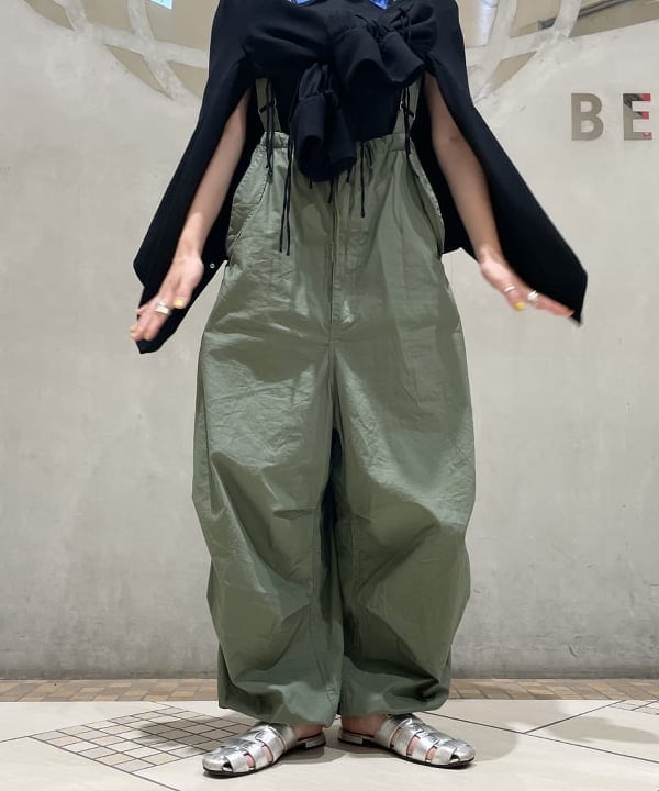 ハルキ　モモナさんの「BEAMS WOMEN｜BEAMS BOY / US ARMY オーバー パンツ」を使ったコーディネート
