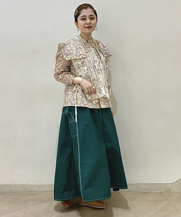 吉野 多恵さんの「BEAMS WOMEN｜BEAMS BOY / 樹脂 パール ロング ネックレス」を使ったコーディネート