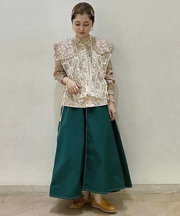 吉野 多恵さんの「BEAMS WOMEN｜BEAMS BOY / 樹脂 パール ロング ネックレス」を使ったコーディネート