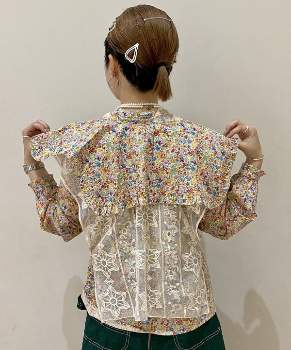 吉野 多恵さんの「BEAMS WOMEN｜BEAMS BOY / 樹脂 パール ロング ネックレス」を使ったコーディネート