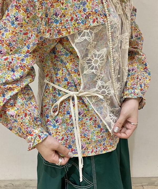 吉野 多恵さんの「BEAMS WOMEN｜BEAMS BOY / 樹脂 パール ロング ネックレス」を使ったコーディネート