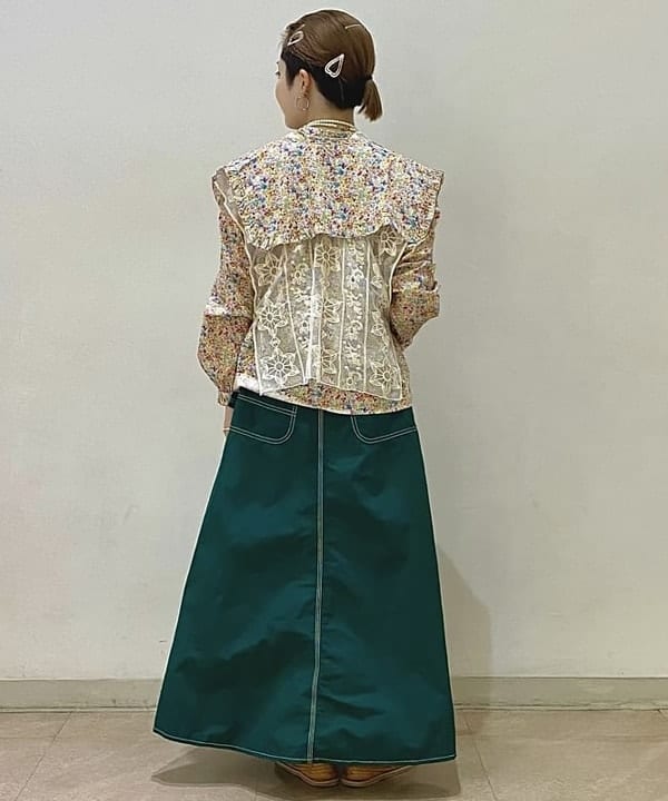 吉野 多恵さんの「BEAMS WOMEN｜BEAMS BOY / 樹脂 パール ロング ネックレス」を使ったコーディネート