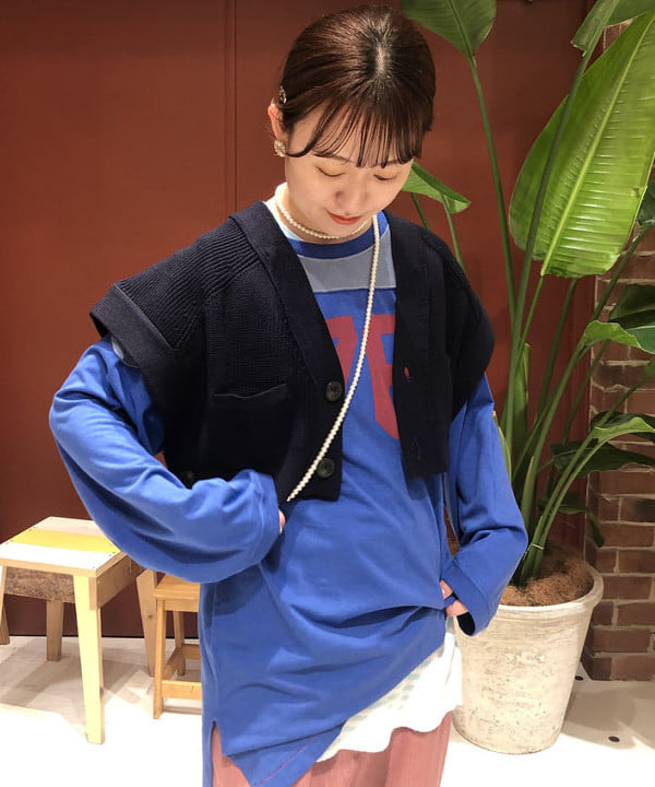 イシイ サオリさんの「BEAMS WOMEN｜BEAMS BOY / 樹脂 パール ロング ネックレス」を使ったコーディネート