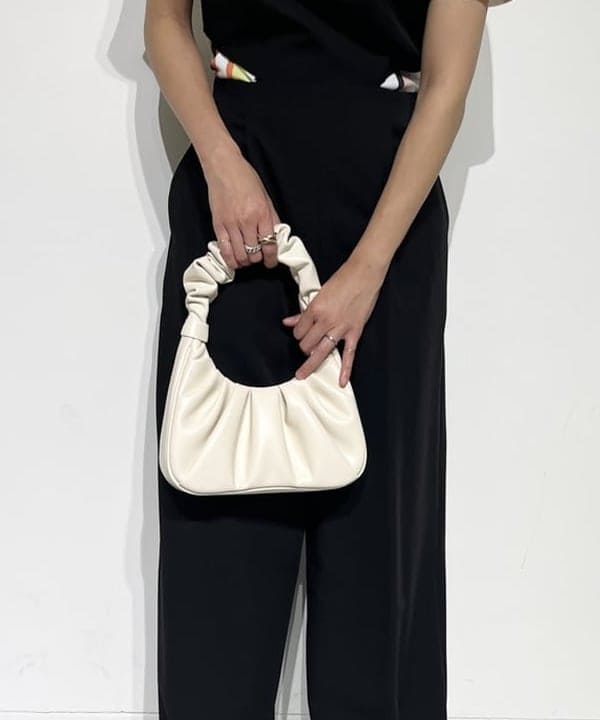 カワグチ シオリさんの「BEAMS WOMEN｜JW PEI / Gabbi Bag」を使ったコーディネート