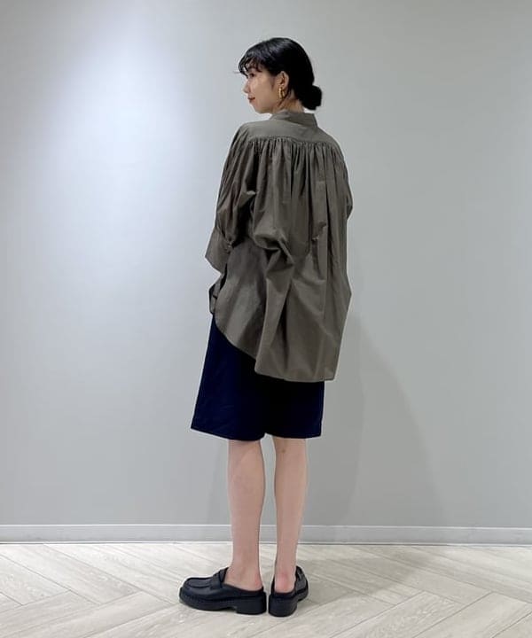 中丸　栞さんの「BEAMS WOMEN｜GIANNI CHIARINI / ALIFA レザーショルダーバッグ S」を使ったコーディネート